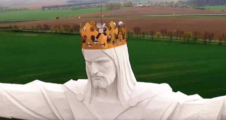 ¿Para qué sirven las antenas en la cabeza del Cristo más grande del mundo?