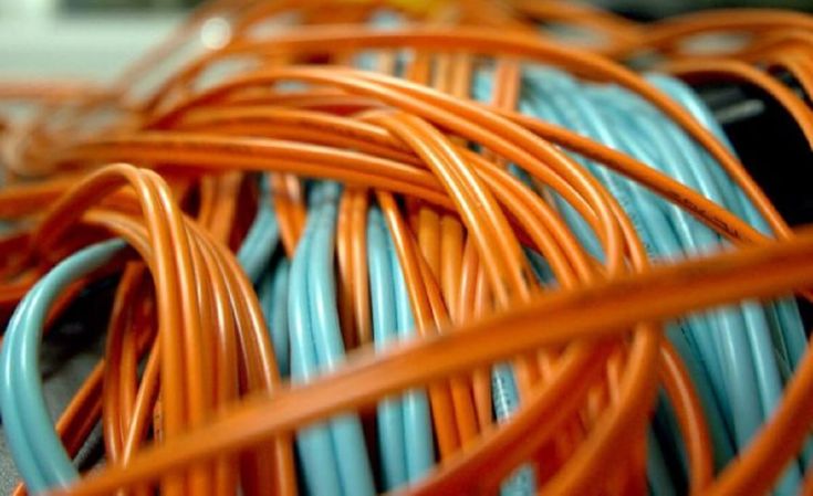 Qué es la fibra óptica simétrica, cómo funciona y cómo medir la velocidad de subida y bajada