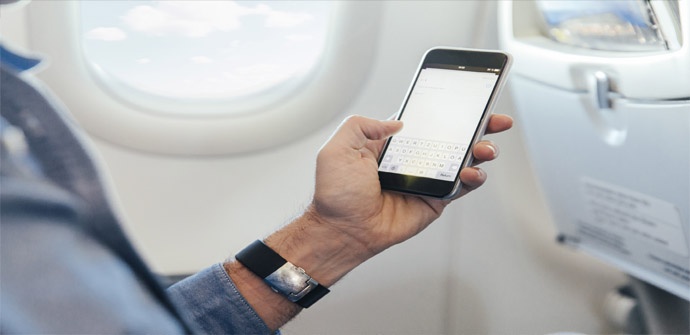 ¿Por qué hay que apagar el móvil en un avión? Así puede afectar