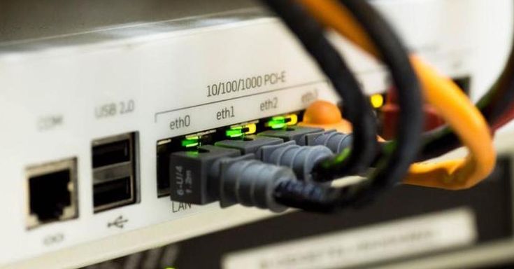 Qué tipos de ataques son los más frecuentes en routers y cómo evitarlos