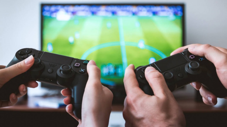 ¿Cómo afecta la fibra óptica a la experiencia de juego en línea?